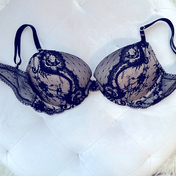 Brand New Victoria’s Secret Push-up Dream Angels Lace Rhinestone Bra NWT - Picture 2 of 3